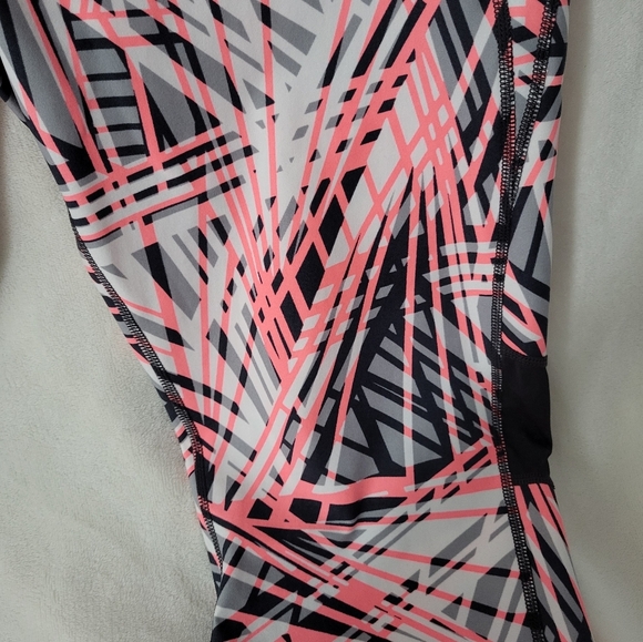 Calvin Klein Geometric Pink and Black Workout Leggings - Picture 5 of 8